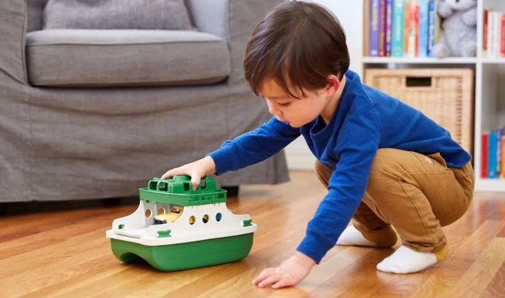 Green Toys Fähre mit Auto Grün