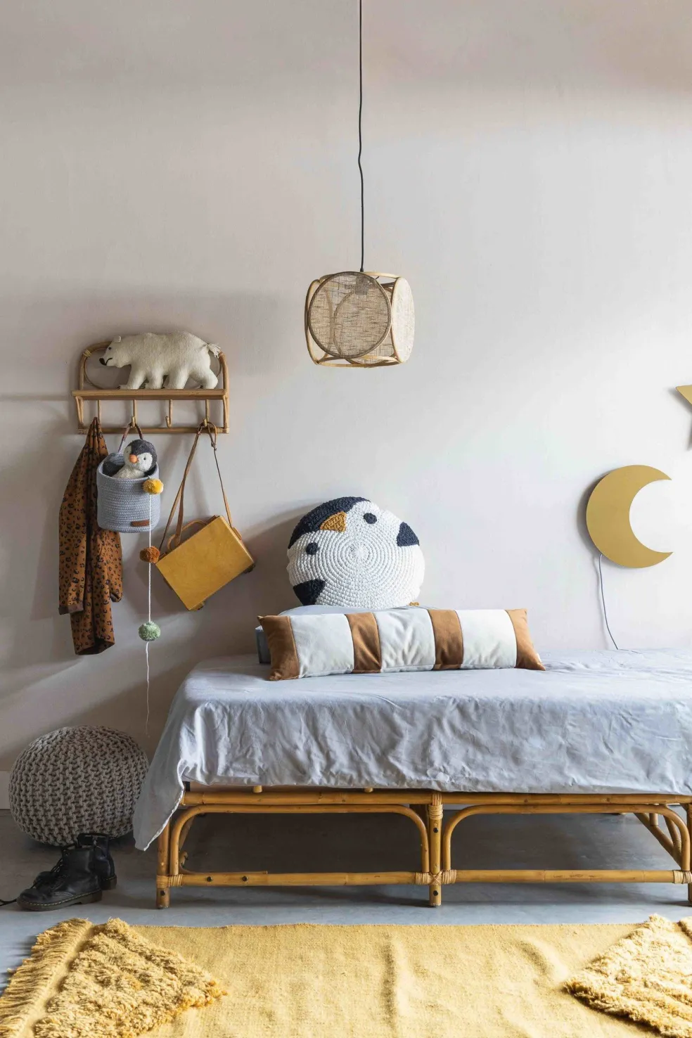 KidsDepot Zierkissen Pinguin Pim Beige