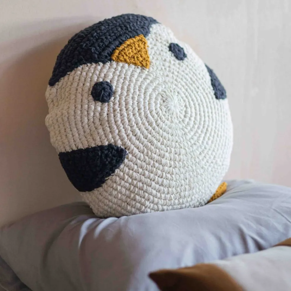 KidsDepot Zierkissen Pinguin Pim Beige