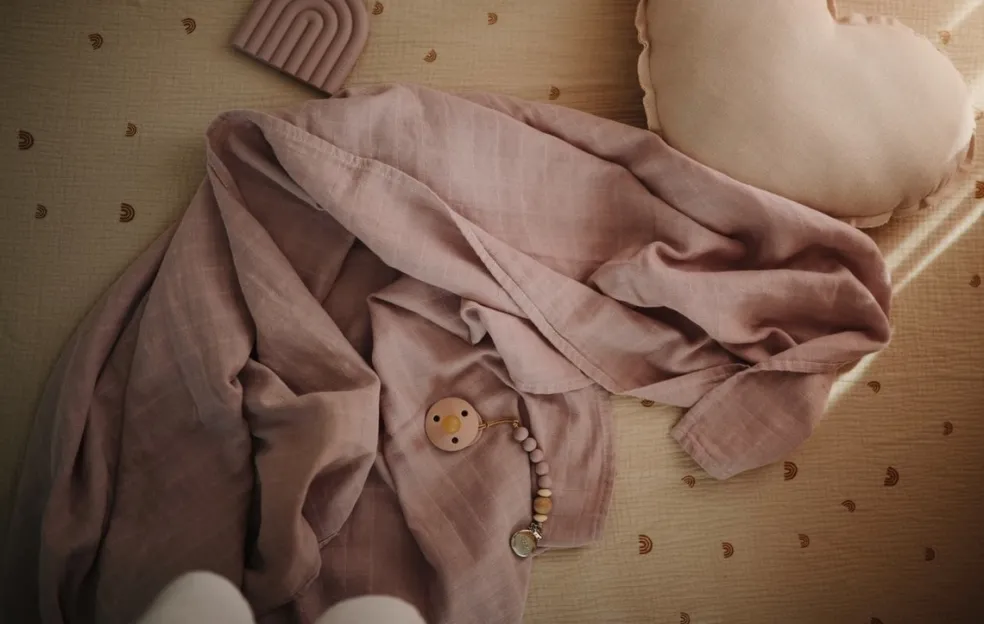 Mushie Beißring Regenbogen Mauve Lila