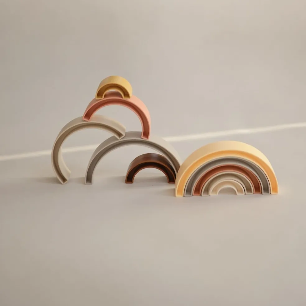 Mushie Regenbogen Stapelturm Sol