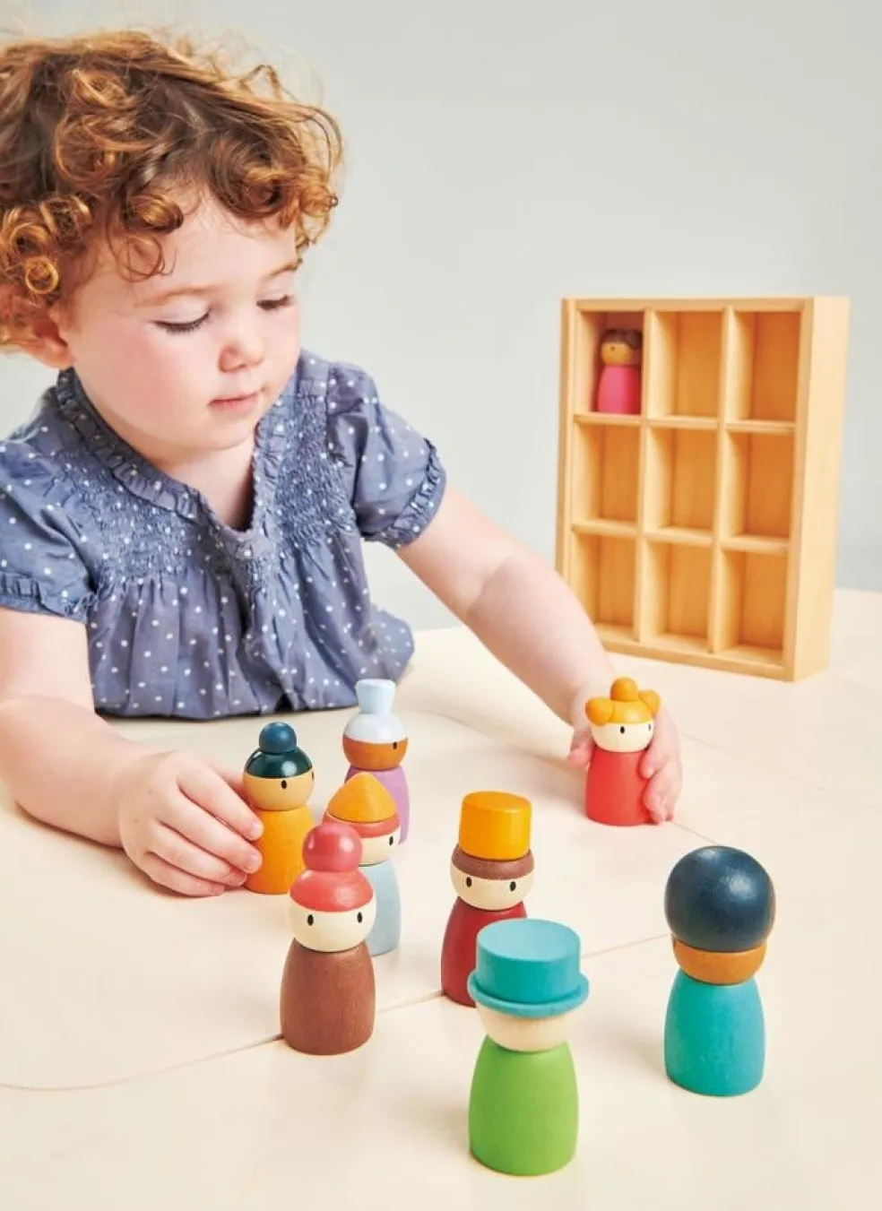 Tender Leaf Toys Happy Folk Hotel Holz