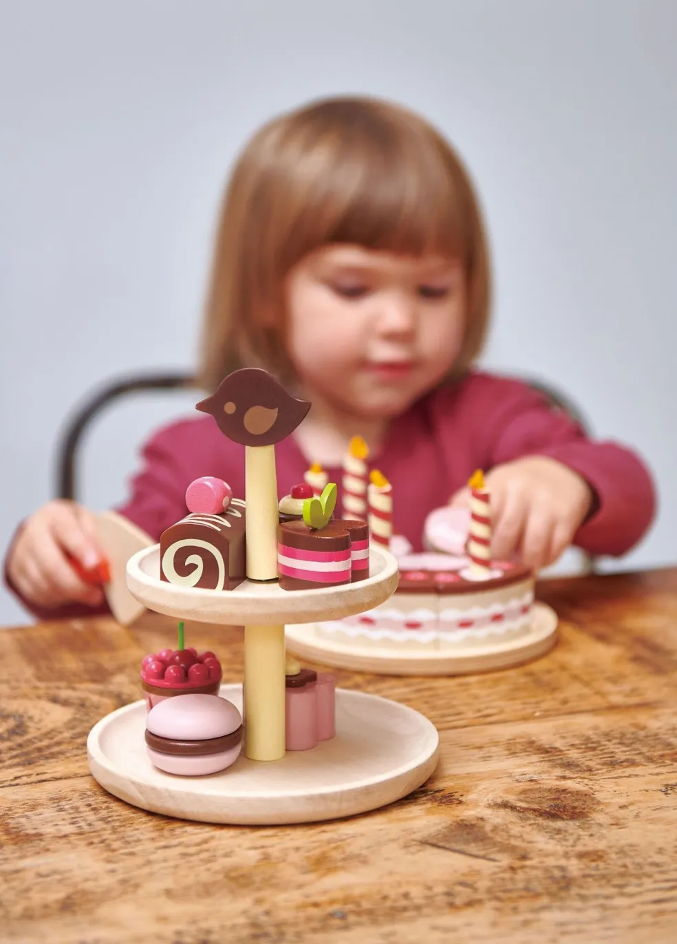 Tender Leaf Toys Schokoladen-Pralinen Etagere Holz
